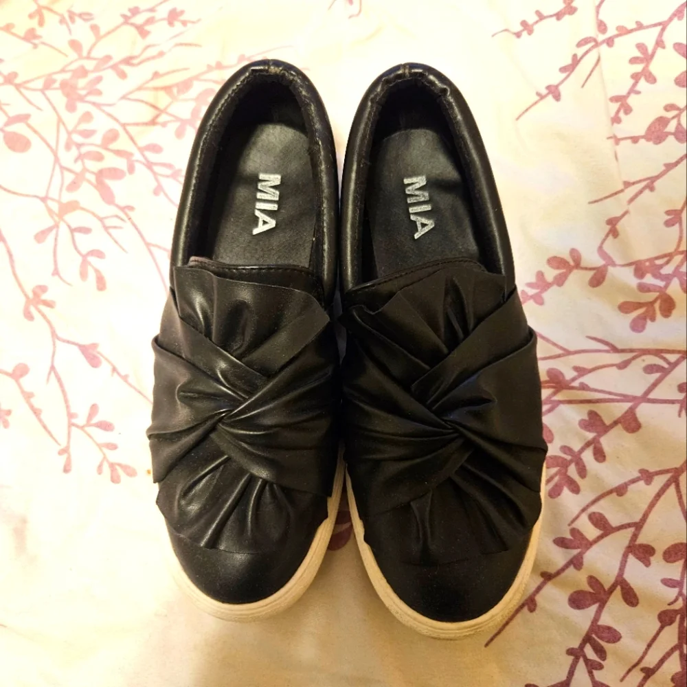 Mia Ruffle Runners - Picture 1 of 6